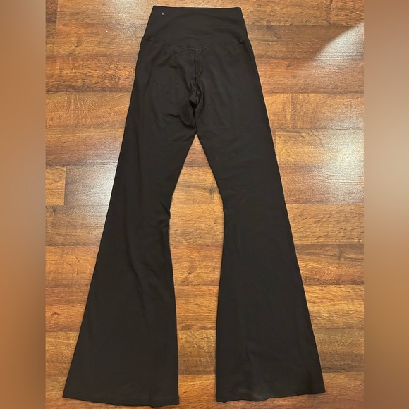 Offline by Aerie Crossover Flare Leggings Women’s Size Medium Black High Rise - Picture 6 of 6